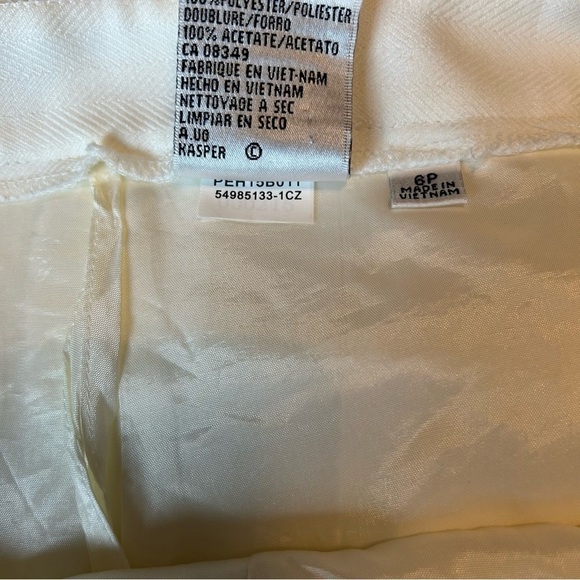 Collection for Le Suit Cream Two Piece Fully Lined Classic Pant Suit Sz. 8P - Picture 15 of 16